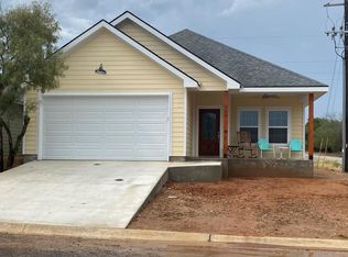 100 Feather Way, Fredericksburg, TX 78624