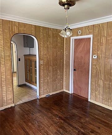 4th image of 8509 Woodland Ave