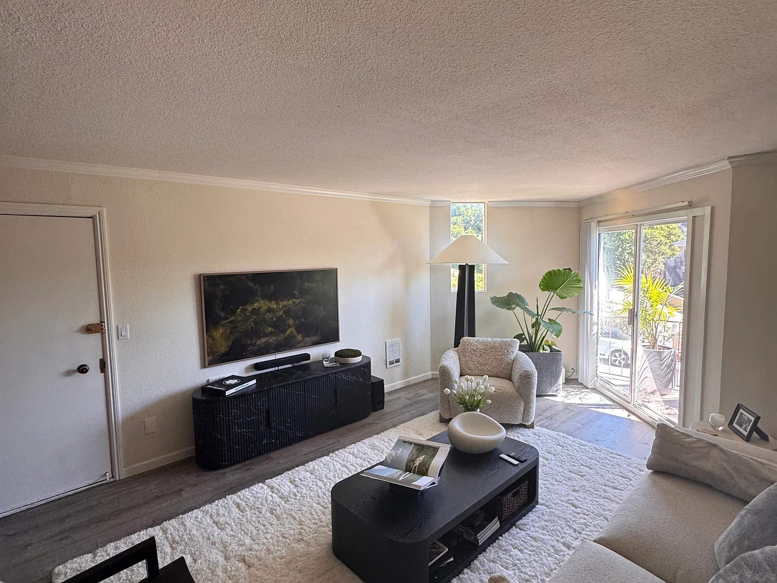 2 bed, 995 sqft, $3,650 — Photo 3