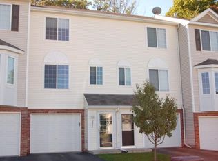 2811 Arboretum Village Trl, Chanhassen, MN 55317