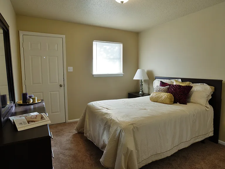 Oak Creek Apartments — Photo 19