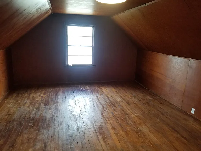 703 E Stewart St — Photo 6