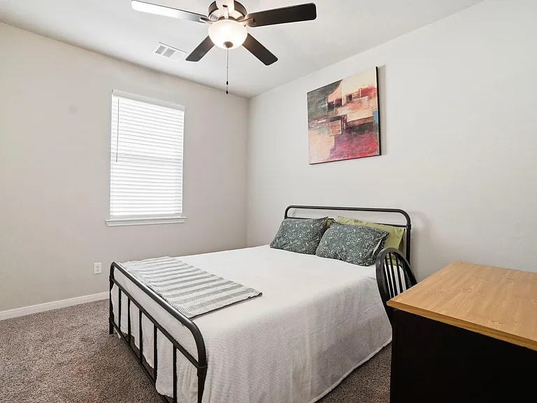 1318 Kingsgate Dr — Photo 17