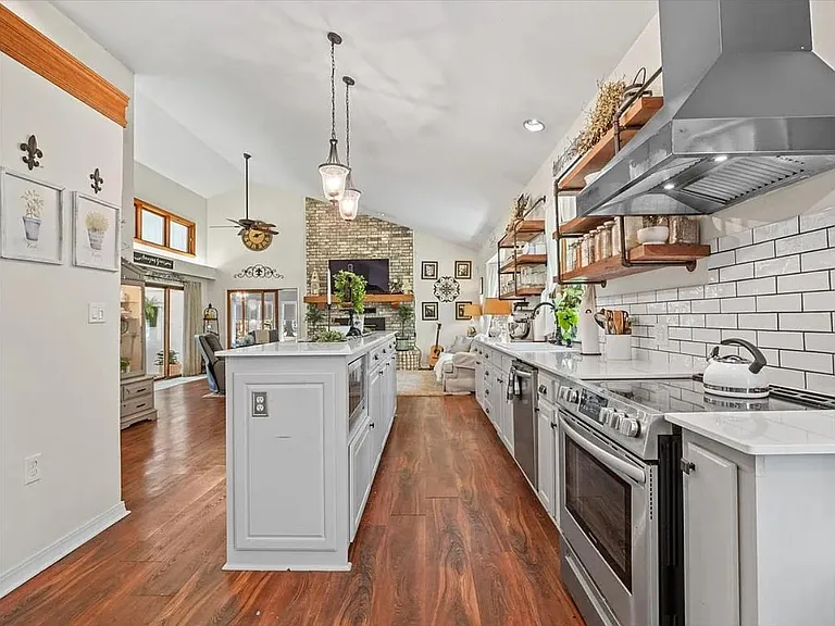 219 Shoreline Rd — Photo 14