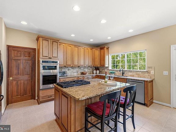 4th image of 21916 Bellair Ct