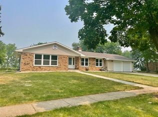 1413 Brookside Dr, Rochelle, IL 61068