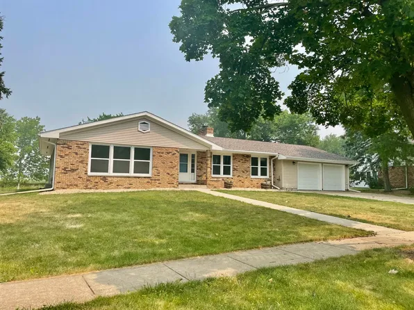 1413 Brookside Dr, Rochelle, IL 61068
