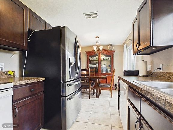 3rd image of 15734 SW 46TH AVENUE ROAD
