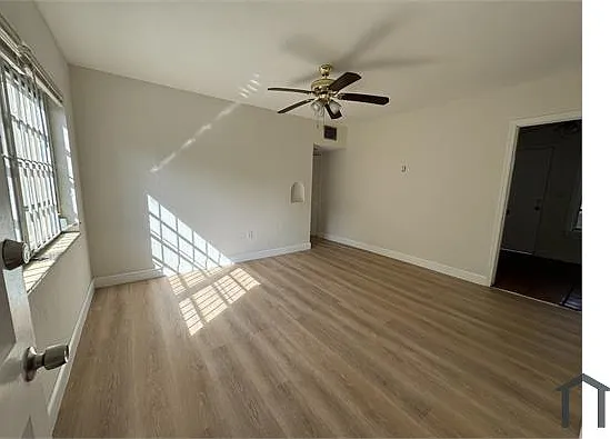 1421 SW 37th Ave — Photo 1