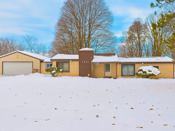 1651 N Stirling Ave, Pontiac, MI 48340