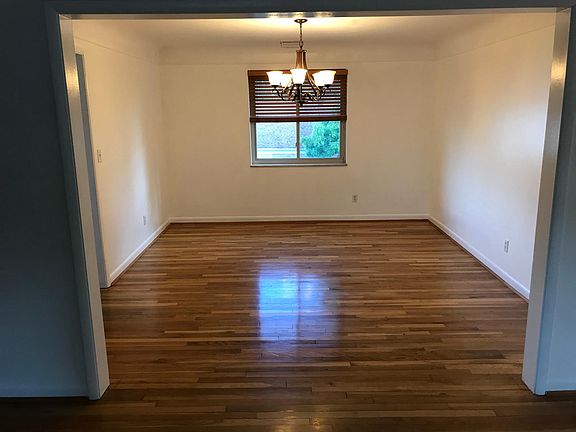 3rd image of 3565 Edgeview Dr #2
