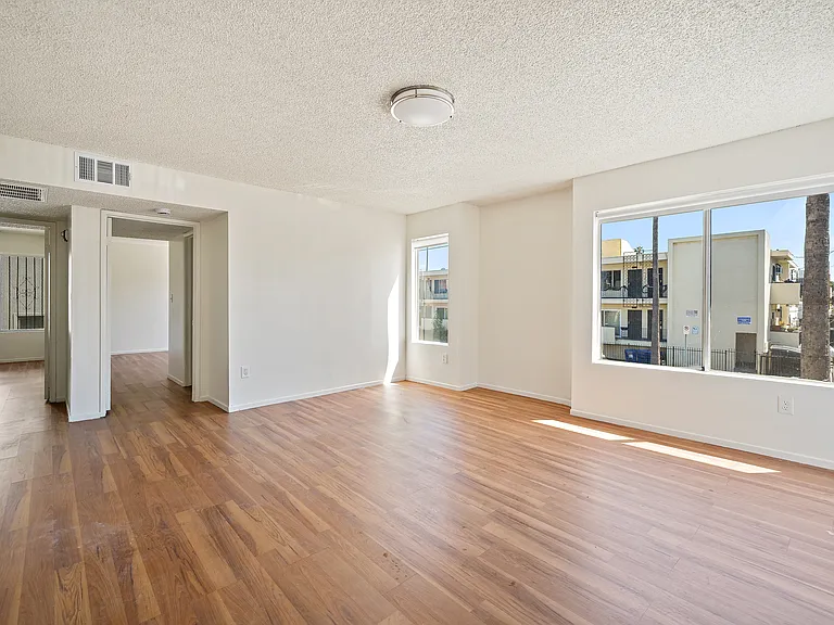 4969 Romaine St #1 — Photo 3