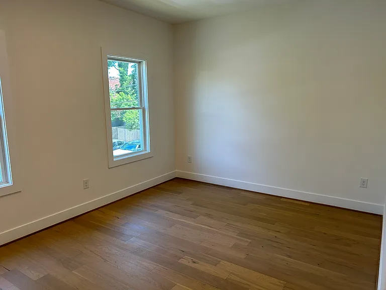 115 W 14th St #B — Photo 17