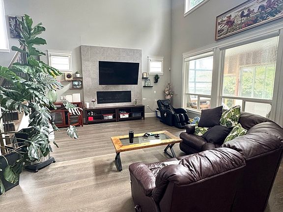 4th image of 1732 Manning Ave