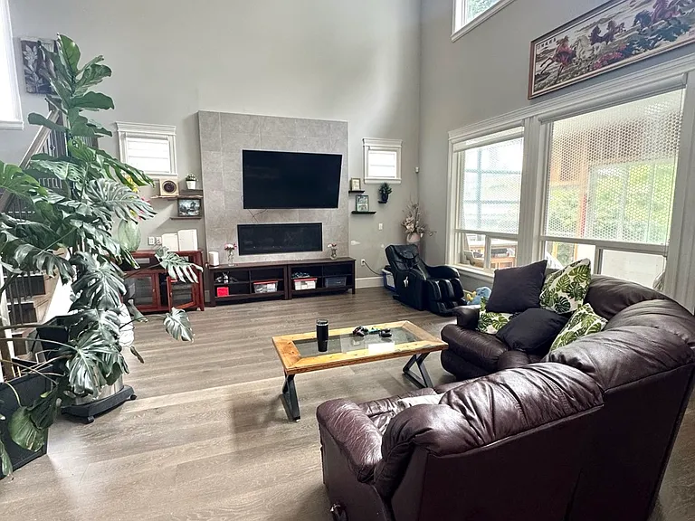 1732 Manning Ave — Photo 4