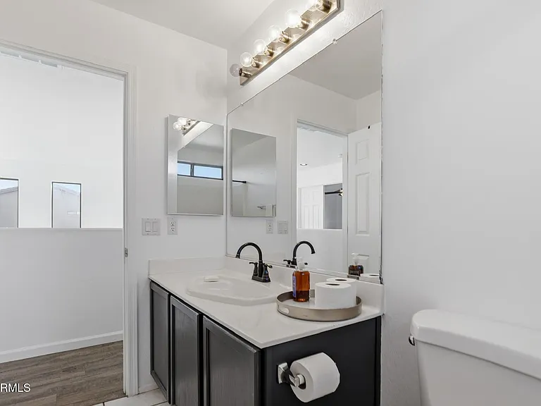 220 W Beechnut Pl — Photo 33