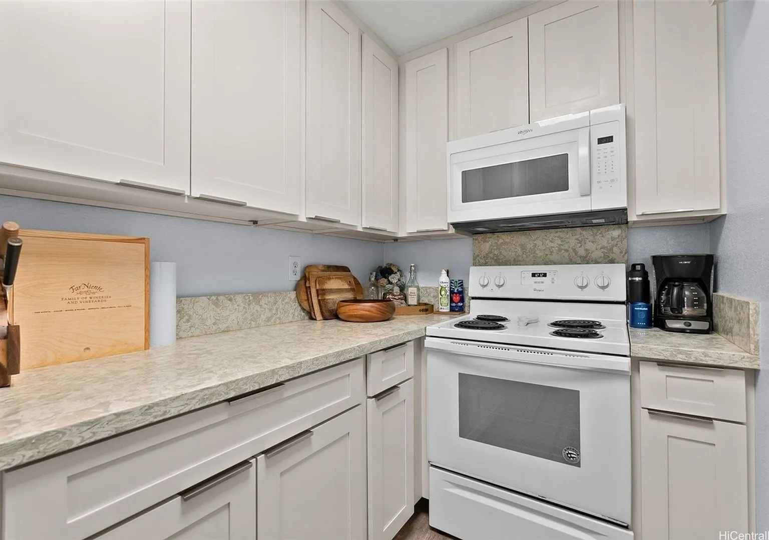 Spacious Ground Floor Corner Unit 2 Bed, 2 Bath, 2 Parking Spots, Washer/Dryer/Dishwasher In Unit... — Photo 3