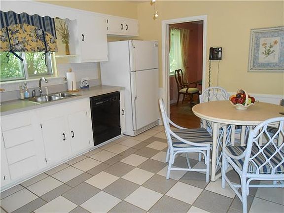 Spacious Eat-In Kitchen