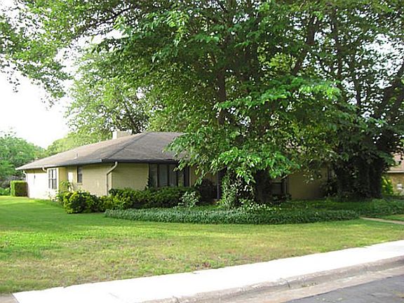 2nd image of 109 Wesley Dr