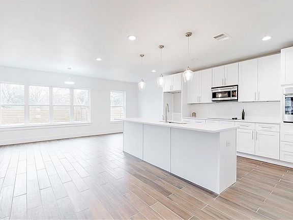 3rd image of 2816 Birmingham Ave