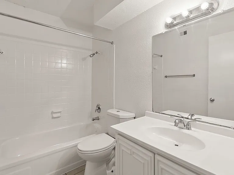 Villas at Mueller — Photo 41