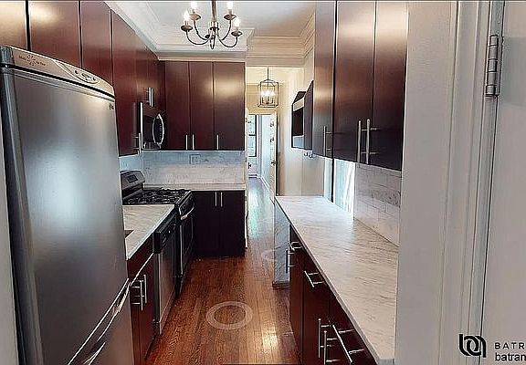 2nd image of 202 W 84th St APT 1E