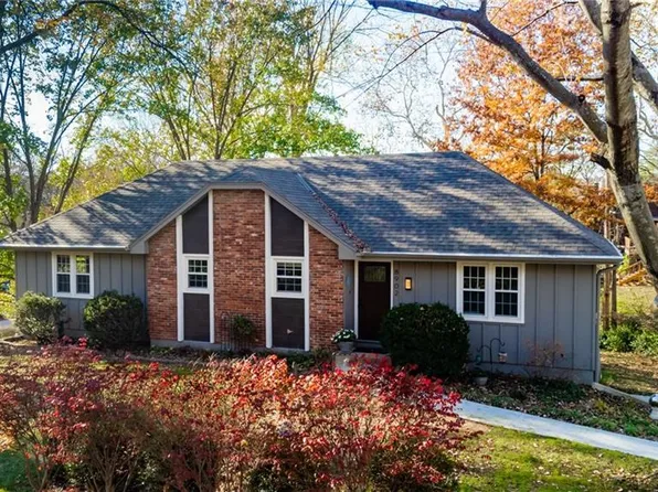 8902 Millstone Dr, Lenexa, KS 66220