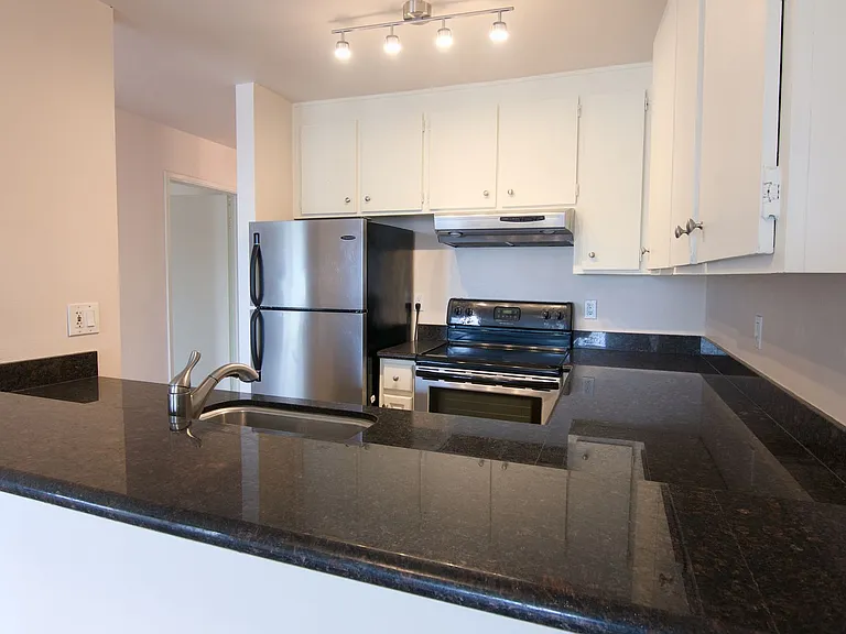765 Rand Ave Apartments — Photo 28
