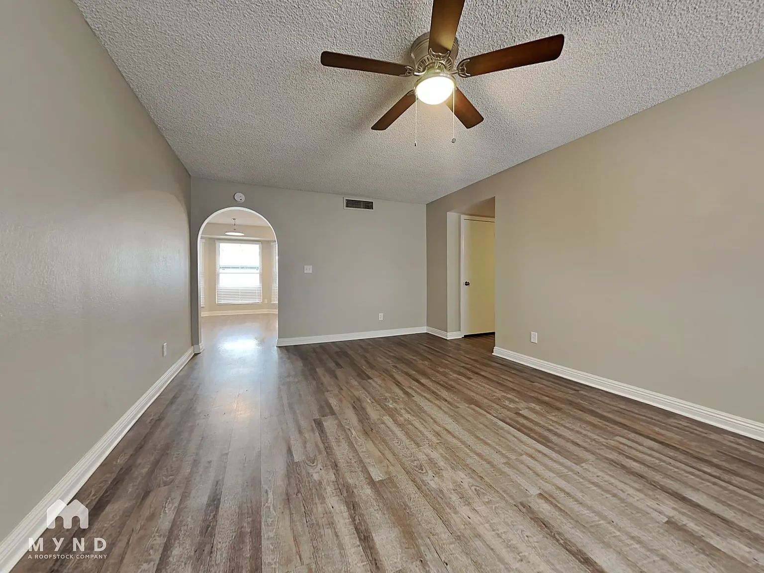 3 bed, 2.0 bath, 1397 sqft, $2,145 — Photo 3