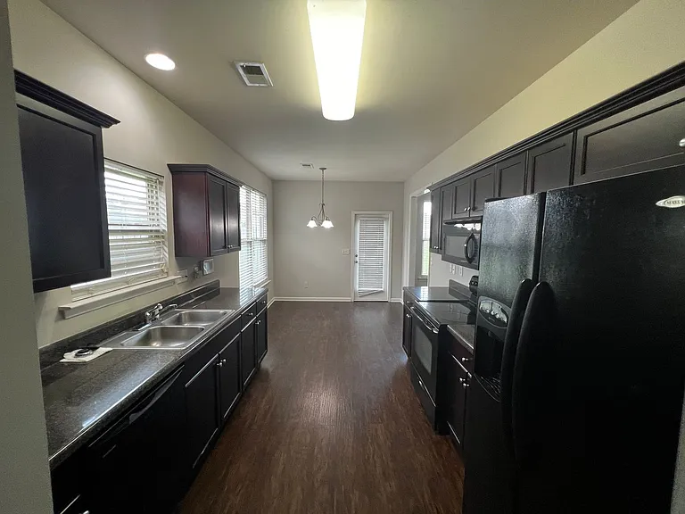 2208 Adkins Cir — Photo 13