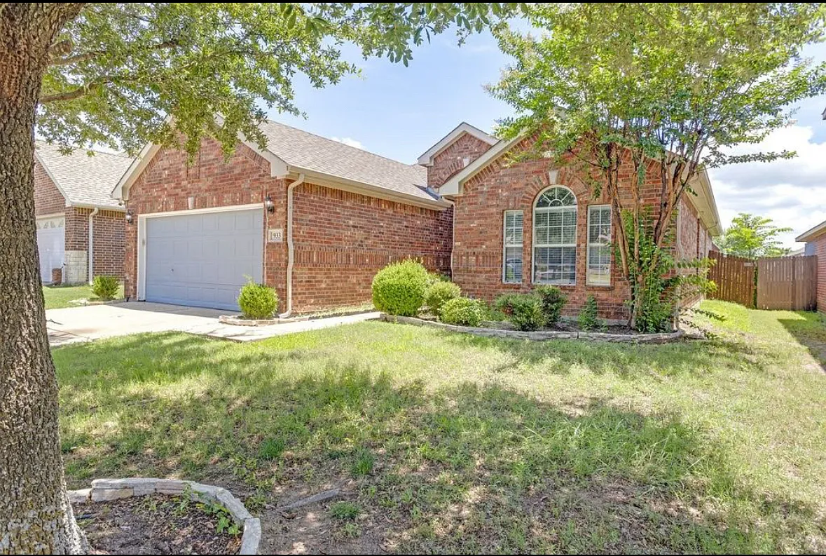 4 bed, 1595 sqft, $2,200 — Photo 2