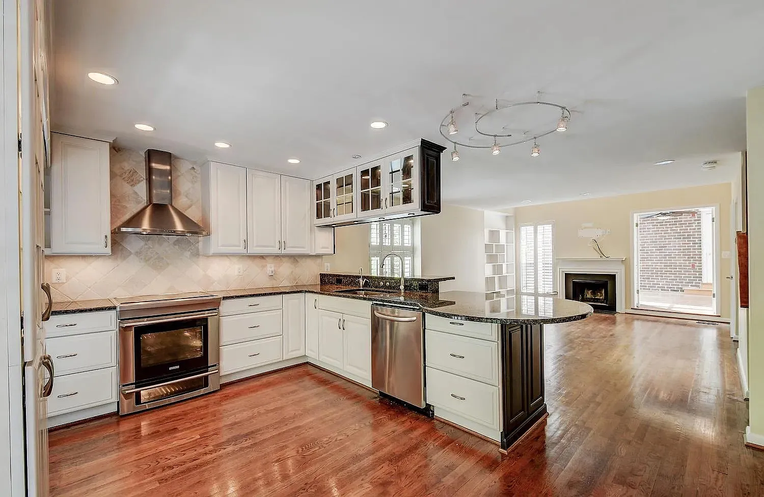 4 bed, 2608 sqft, $5,000 — Photo 3