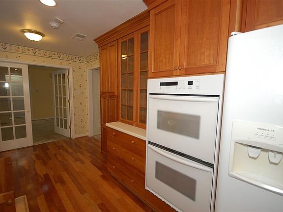 5th image of 1605 Glencairn Ln