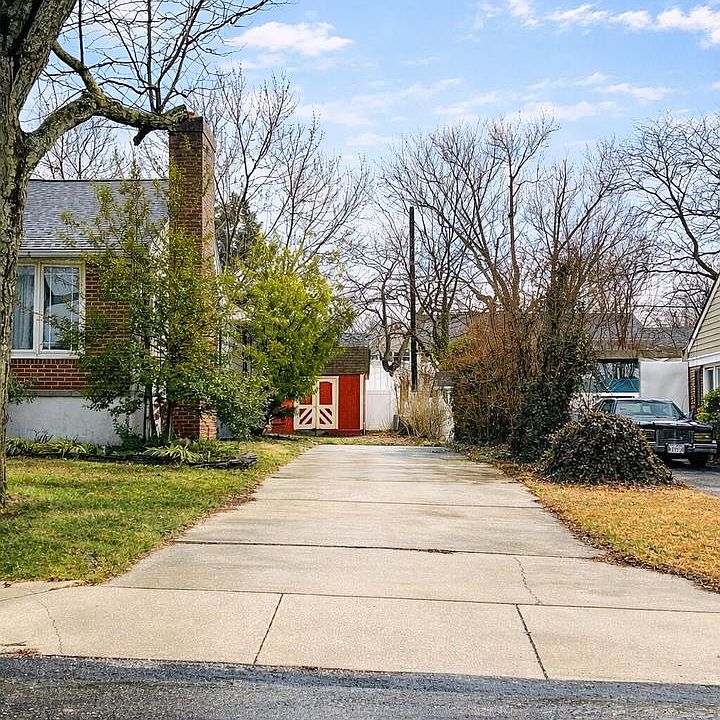 2nd image of 209 Mountain Rd