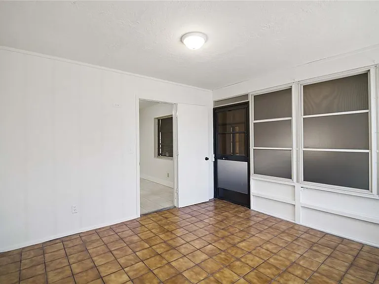 1028 Lillian St — Photo 17