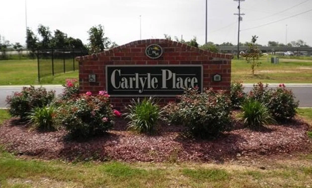 Carlyle Place — Photo 1