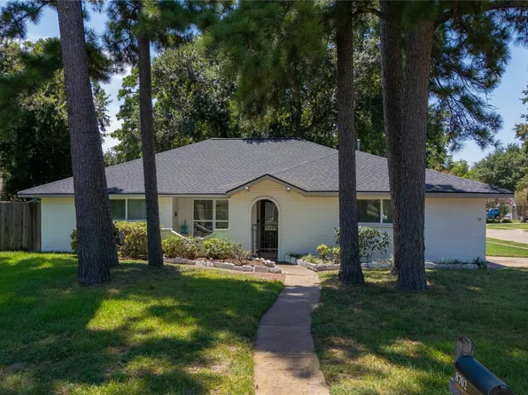 8702 Landwood Dr, Houston, TX 77040