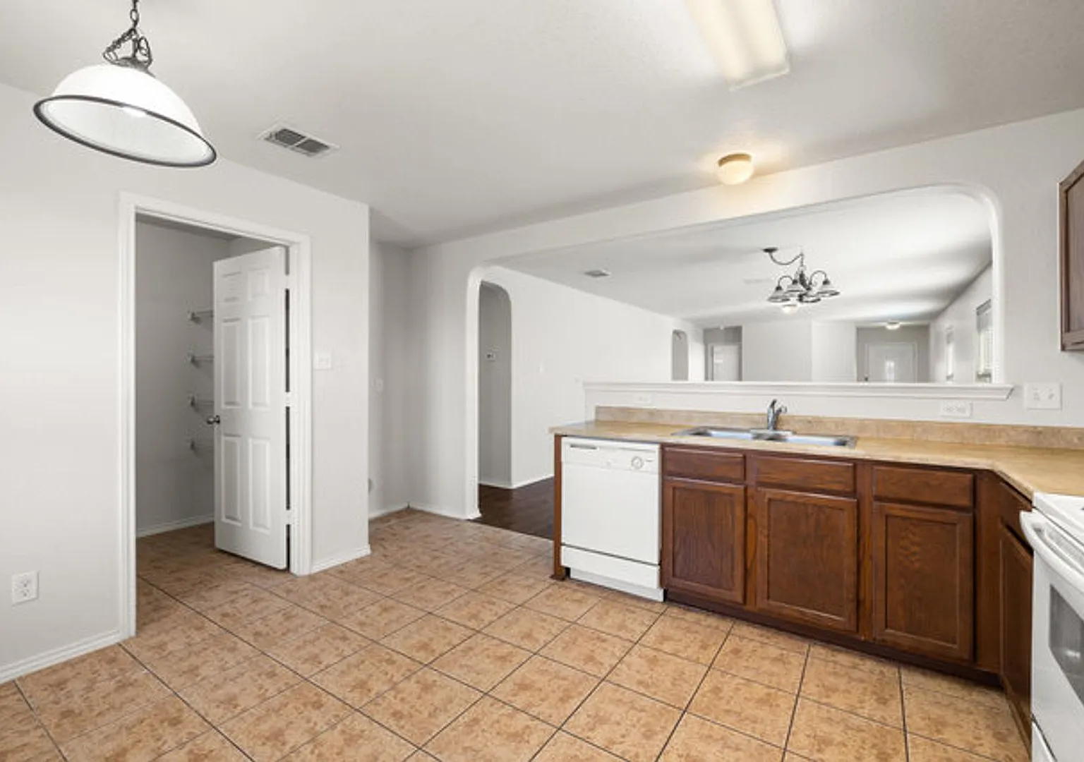 Great single story home in Bulverde Village — Photo 4