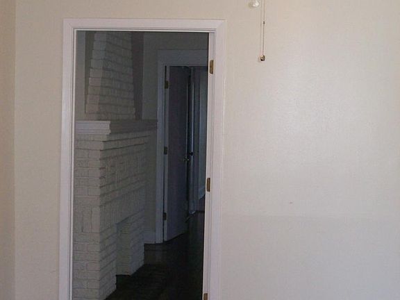 3rd image of 8408 Nelson St