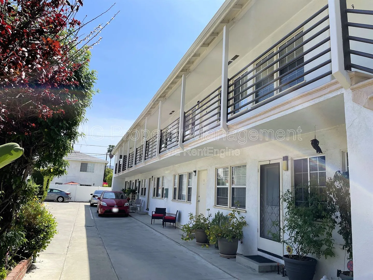 10814 Blix St — Photo 3
