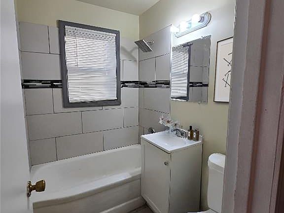 2nd image of 5213 Locust Ave