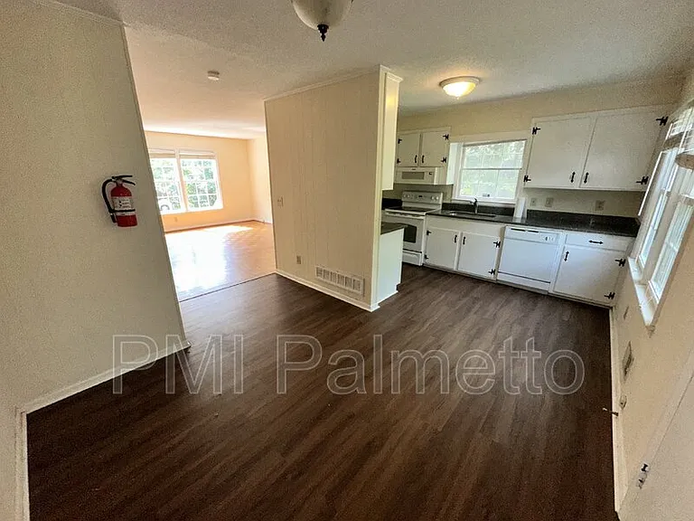 304 Princess St — Photo 7
