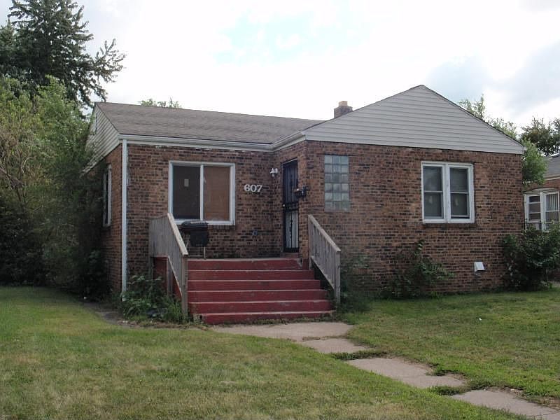 2nd image of 607 W 19th Ave