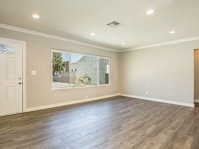 4th image of 3620 W 106th St