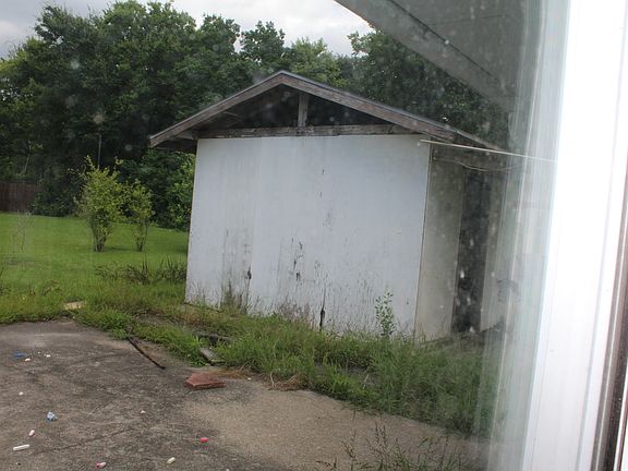 4th image of 1309 Patout St