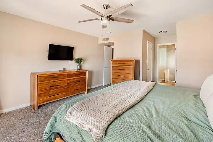 1104 E Campus Dr — Photo 19