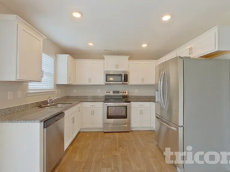 2653 McIntosh St — Photo 6