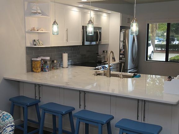 5th image of 901 Seafarer Circle #101