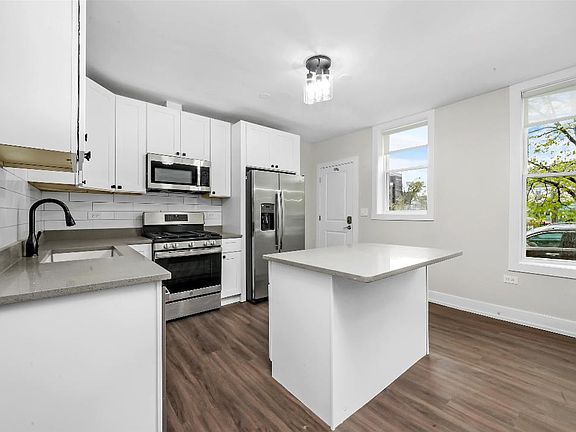 4th image of 3556 W Belmont Ave #1R