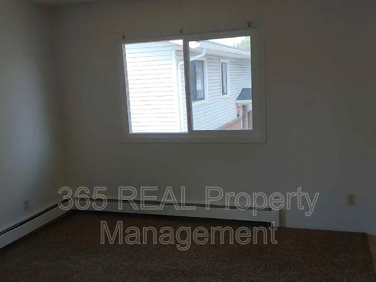 204 14th St #B — Photo 11